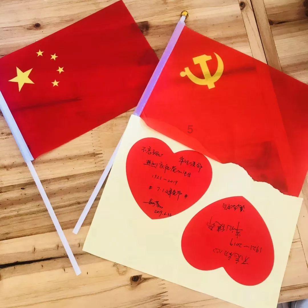 铁笼中的小鹿逃脱